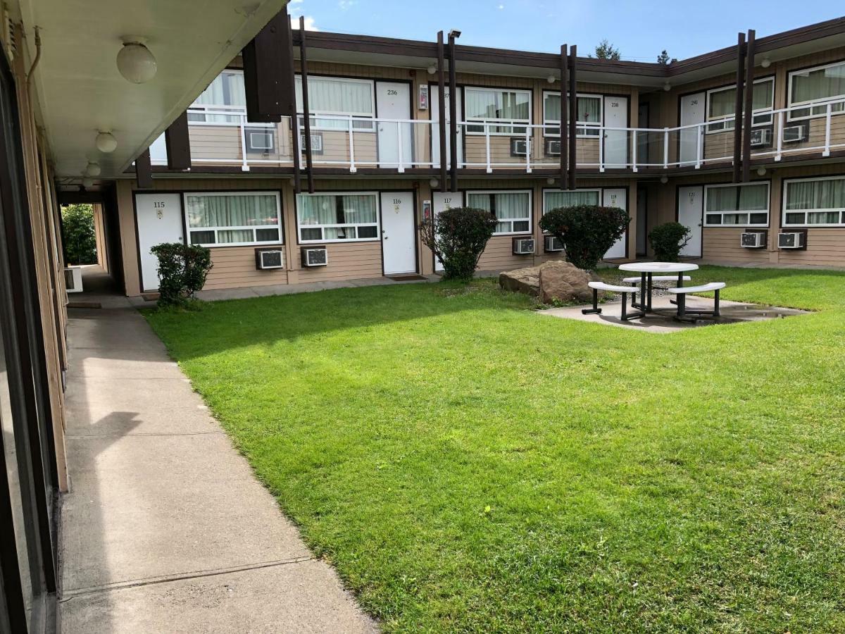 Travellers Inn YYC 외부 사진