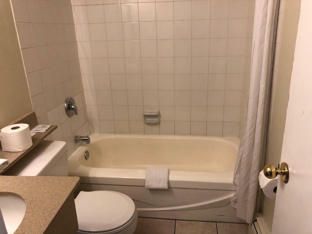 Travellers Inn YYC 외부 사진